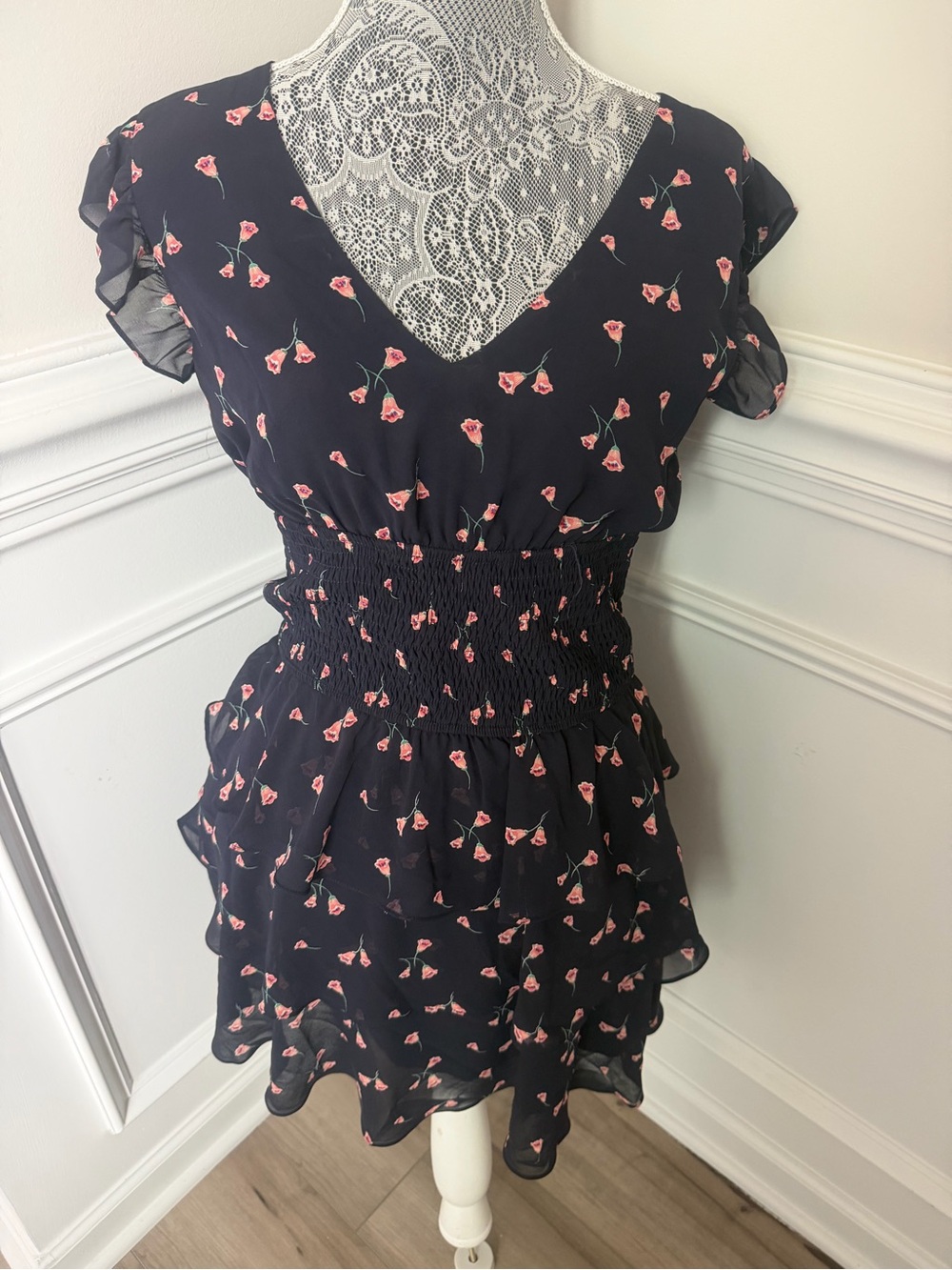 Vestique Women’s Navy floral dress flutter sleeves Smocked Size L